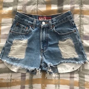 Vintage high waisted levi shorts